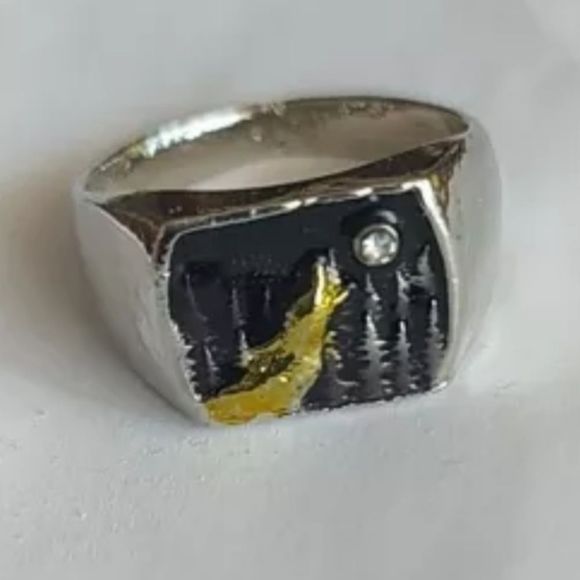 Silver and simulated diamond wolf howling and enamel ring sz 10 new - Picture 2 of 3